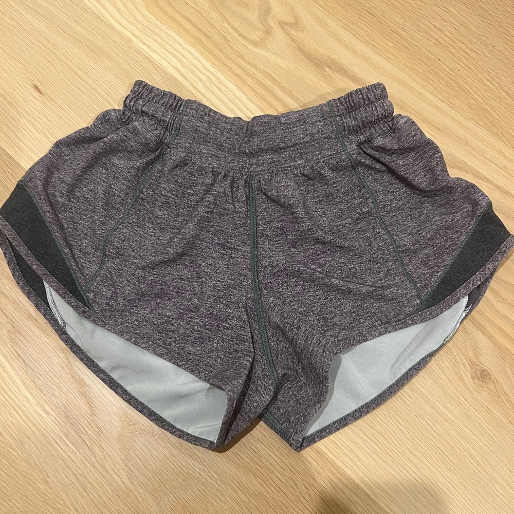 Lululemon Hotty Hot Shorts - size 2 regular - 2.5" - heather grey/multi black
